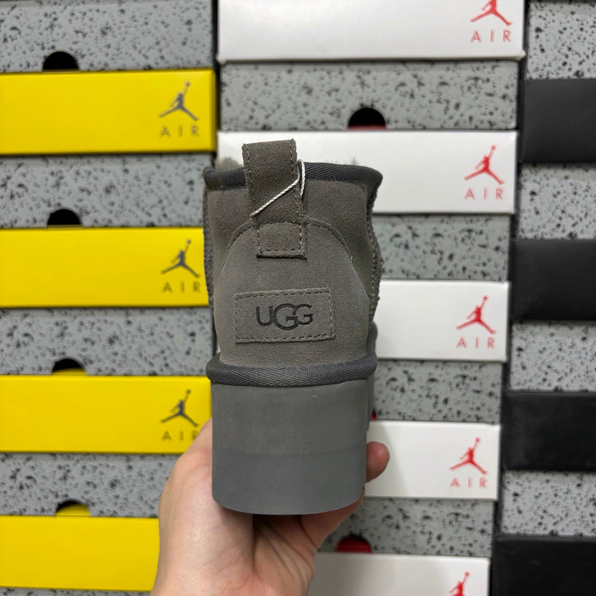 UGG Classic Ultra Mini Platform Boot – Suede Ankle Boot with Shearling Lining, Tonal Cross-Strap Closure & All-Grey Chunky Platform Sole in Grey