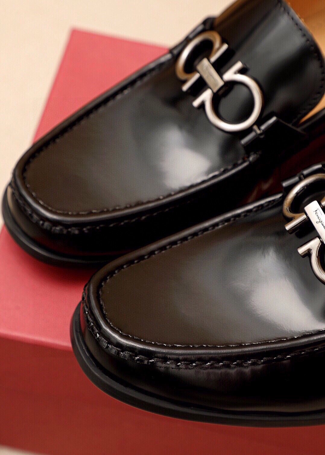 Ferragamo Men's Black Hardware Loafers - Stitched Apron Toe