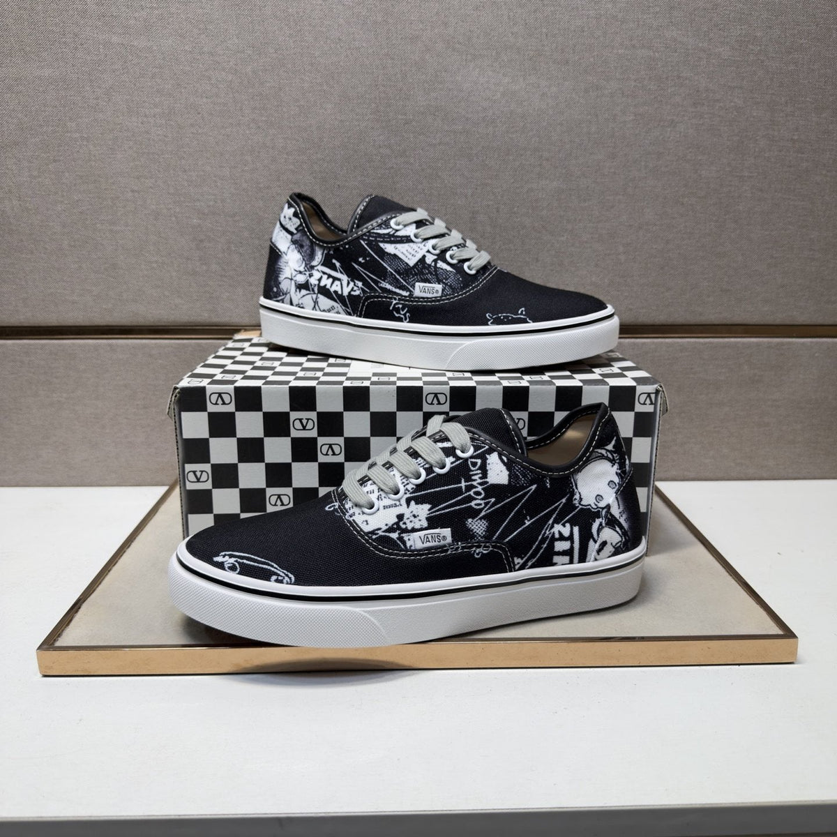 Vans Black Graphic Low-Top Sneakers - White Foxing And Outsole